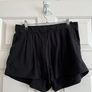 Lululemon Stroll at Sundown 3" Black Shorts | Size 6